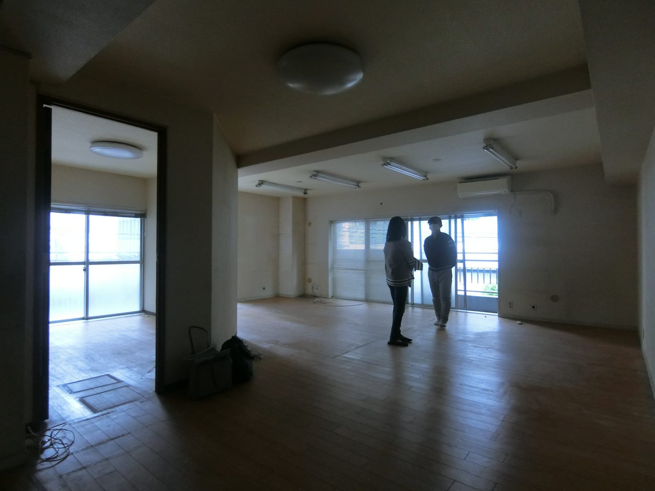 五反田 築40年の古オフィスを無垢+躯体表しリノベで、4万円賃料アップ、即満室の画像