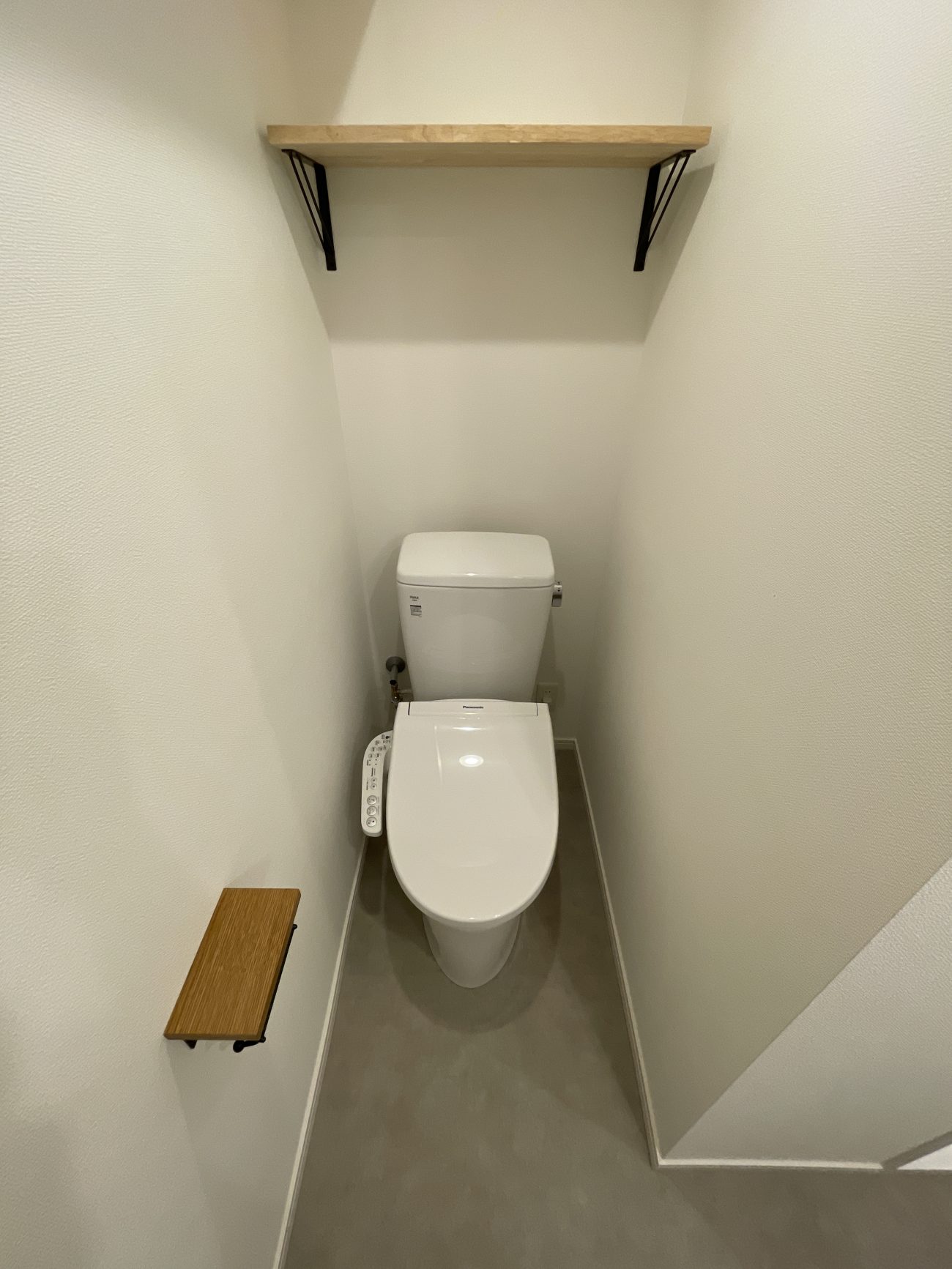 三田 在来浴室タイプの1DKをシャビーシックなリノベーションで完成前に入居決定【港区 RCマンション 築55年 1DK 賃貸】eims（エイムズの画像